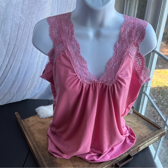 3/$40 Basic Edition 1Xl Pink Tank Top with Lace Detailing - Picture 6 of 6